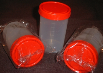 Urinbecher steril mit Schraubdeckel, rot